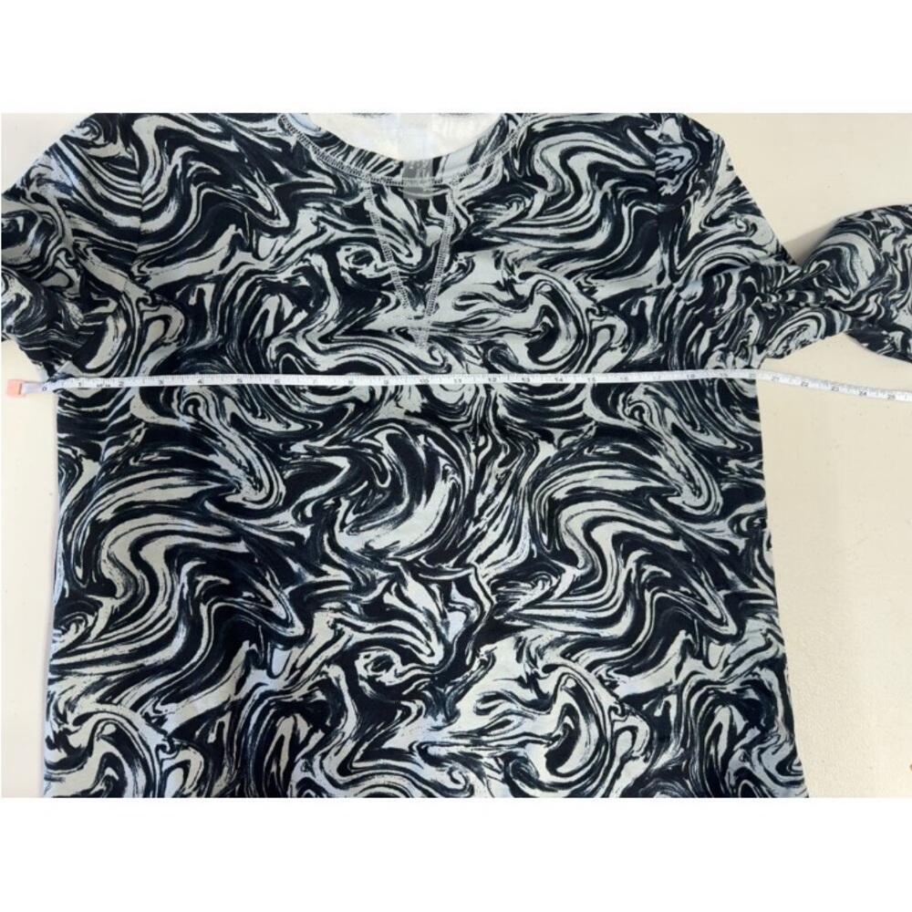 zuda Z-knit Crewneck Pullover | Gray & Black Swirl Pattern Long Sleeve Top | Sm - Picture 7 of 9